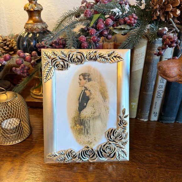 Vintage Frame with 3D Roses and Wedding Picture - Picture 1 of 13